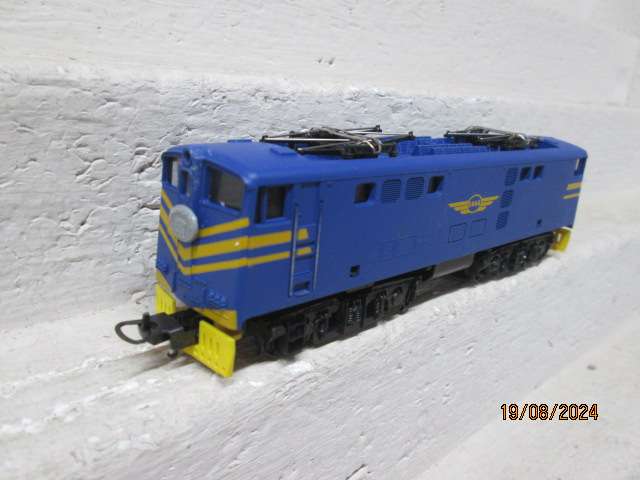 HO SCALE - LIMA - SAR - BLUE 5E ELECTRIC LOCOMOTIVE - BOXED