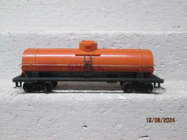 HO SCALE - BACHMANN - SHELL SINGLE DOME TANKER WAGON