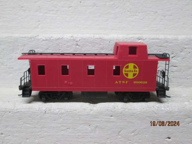 HO SCALE - BACHMANN - SANTE FE CABOOSE WAGON