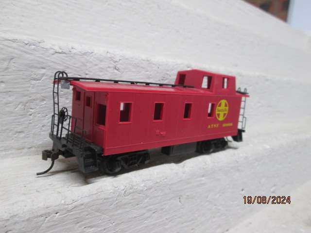 HO SCALE - BACHMANN - SANTE FE CABOOSE WAGON
