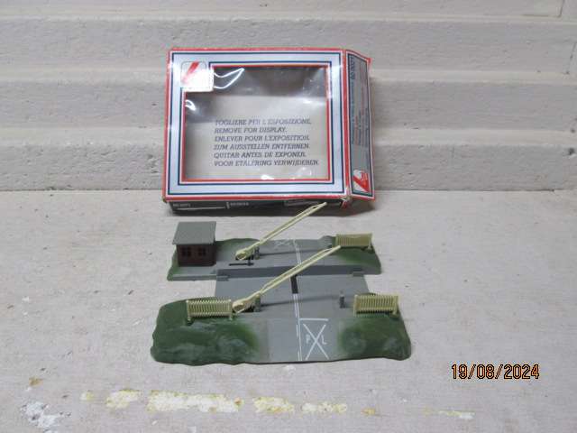 HO SCALE - LIMA - RAILWAY CROSSING - BOXED