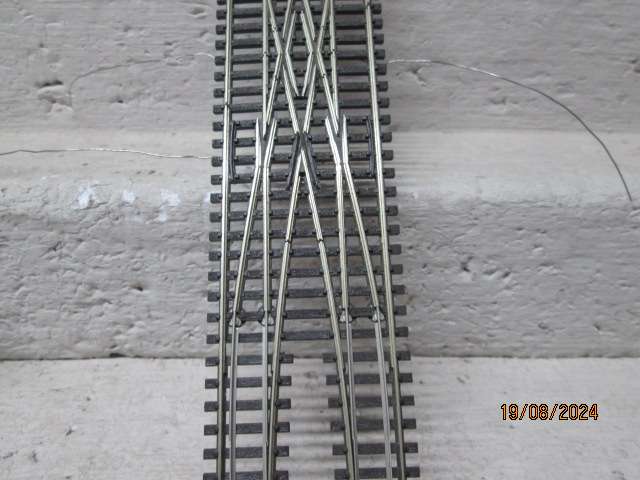 N SCALE - PECO - ELECTRO FROG SCISSORS CROSSOVER