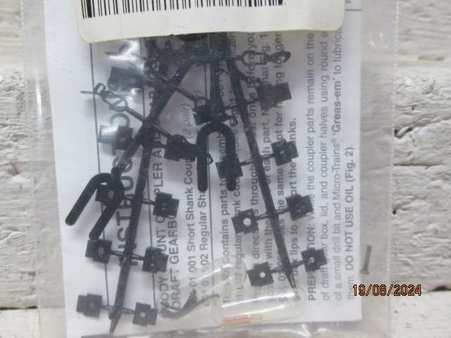 N SCALE - MICRO TRAINS - BODY MOUNT COUPLERS - BOXED