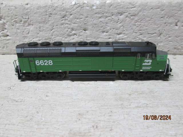 N SCALE - ATHEARN - EMD F45 BURLINGTON DIESEL LOCOMOTIVE- BOXED - DCC SOUND