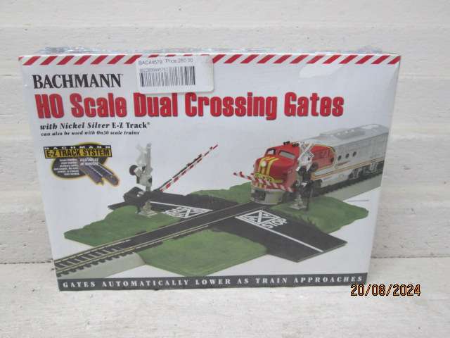 HO SCALE - BACHMANN - EZ DUEL CROSSING GATES - BOXED