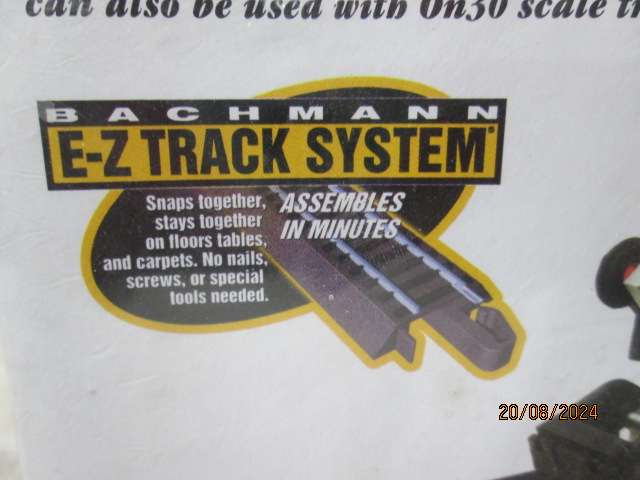 HO SCALE - BACHMANN - EZ DUEL CROSSING GATES - BOXED