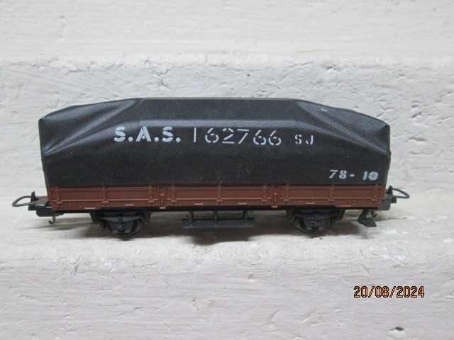 HO SCALE - LIMA - SAR - ES WAGON  WITH TARP - BOXED