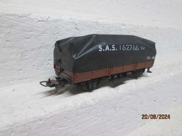 HO SCALE - LIMA - SAR - ES WAGON  WITH TARP - BOXED