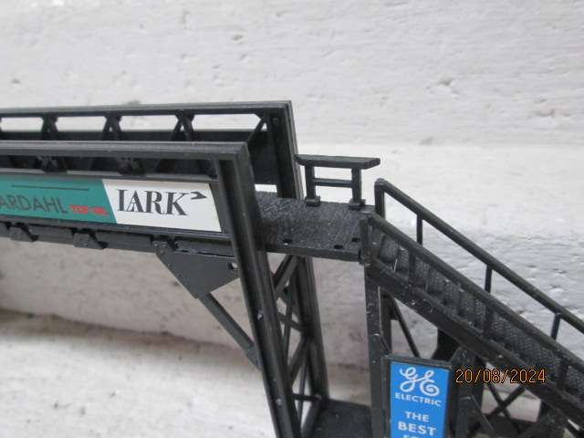HO SCALE - BACHMANN - DOUBLE RAIL PEDESTRIAN BRIDGE