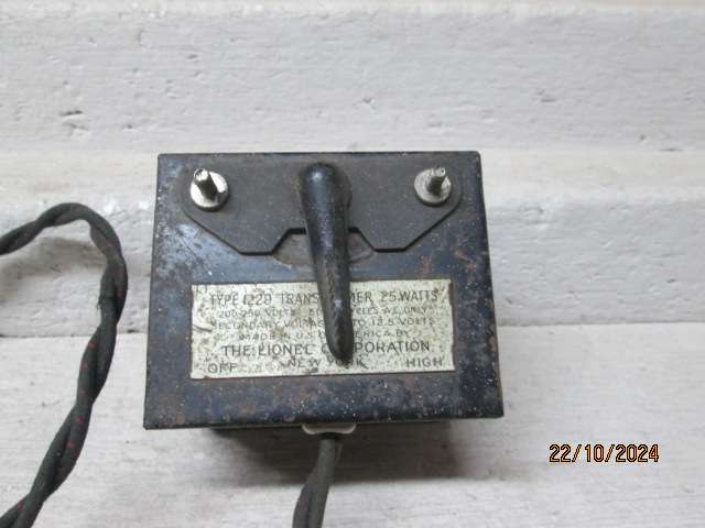 O SCALE - LIONEL - 25WATT TRANFORMER / CONTROLLER