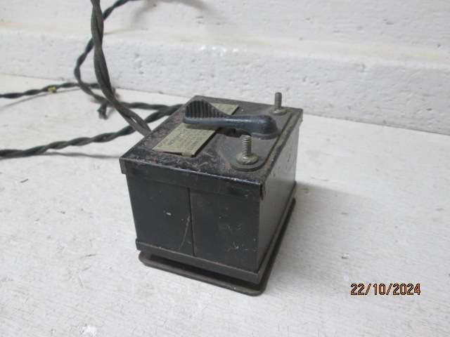 O SCALE - LIONEL - 25WATT TRANFORMER / CONTROLLER