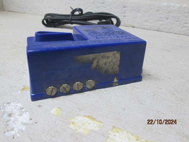 HO SCALE - LIFELIKE - CONTROLLER / TRANSFORMER - 120VOLT - AC