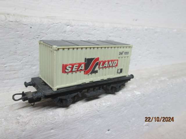HO SCALE - LIMA - GOODS WITH SEALAND CONTAINER