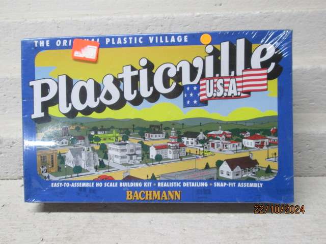HO SCALE - BACHMANN - HOUSE UNDER CONTRUCTION - KIT - BOXED