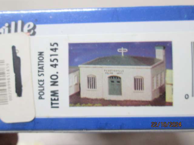 HO SCALE - BACHMANN - POLICE STATION - KIT - BOXED