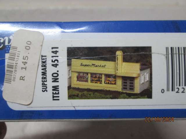HO SCALE - BACHMANN - SUPERMARKET - KIT - BOXED