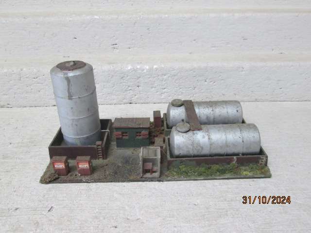 HO SCALE - REFINERY DEPOT