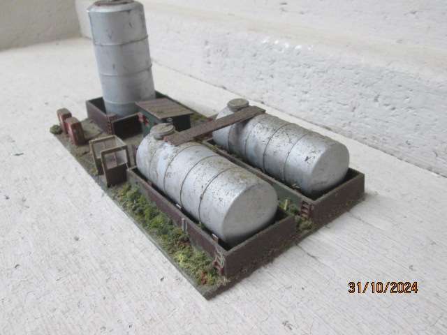 HO SCALE - REFINERY DEPOT