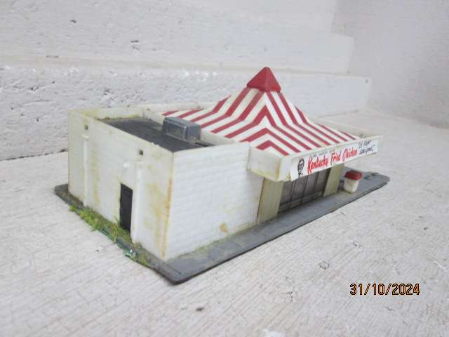 HO SCALE - KENTUCKY FRIED CHICKEN BUILDING