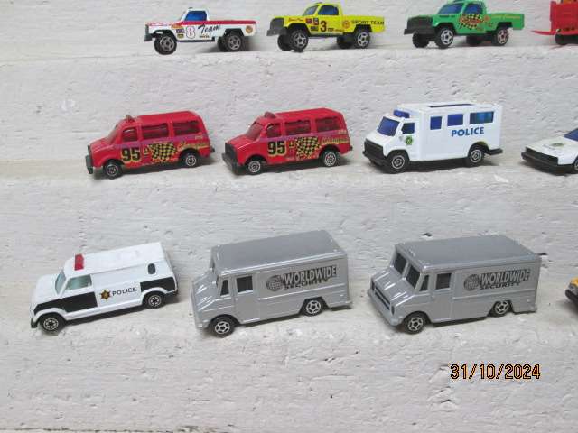 DIE CAST VEHICLES - X22