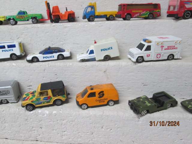 DIE CAST VEHICLES - X22