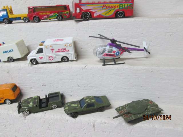 DIE CAST VEHICLES - X22