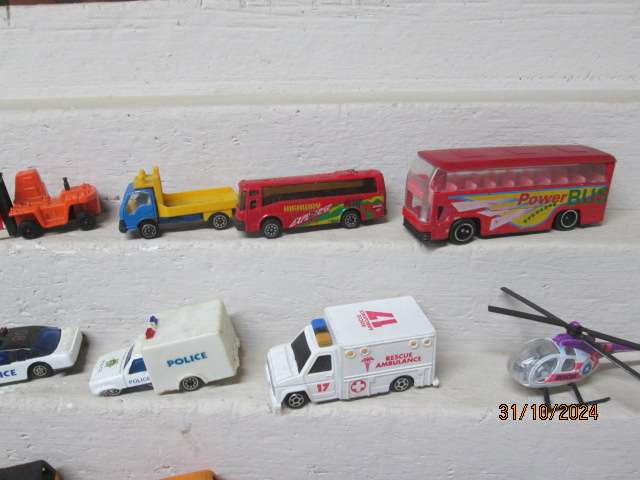 DIE CAST VEHICLES - X22