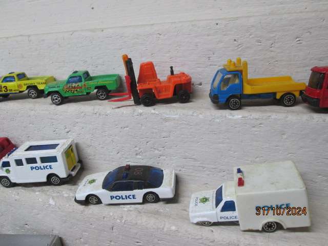 DIE CAST VEHICLES - X22