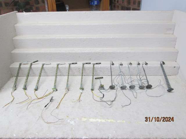HO SCALE - LARGE ELECTRIC LIGHTS ETC - X15