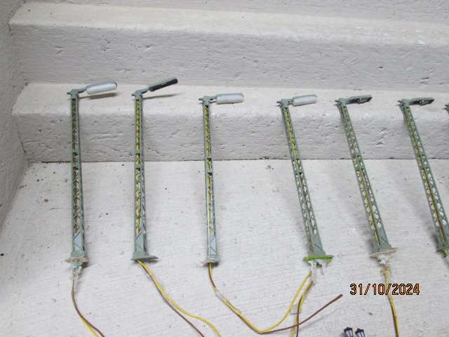 HO SCALE - LARGE ELECTRIC LIGHTS ETC - X15