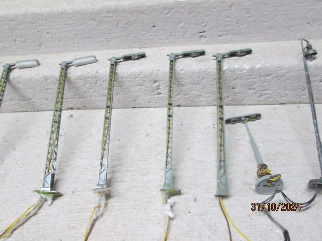 HO SCALE - LARGE ELECTRIC LIGHTS ETC - X15