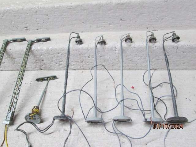 HO SCALE - LARGE ELECTRIC LIGHTS ETC - X15