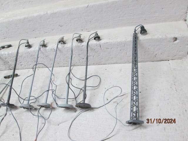 HO SCALE - LARGE ELECTRIC LIGHTS ETC - X15