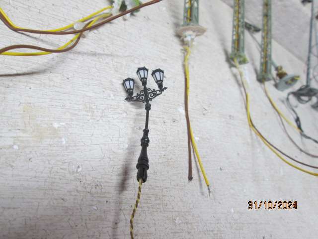 HO SCALE - LARGE ELECTRIC LIGHTS ETC - X15