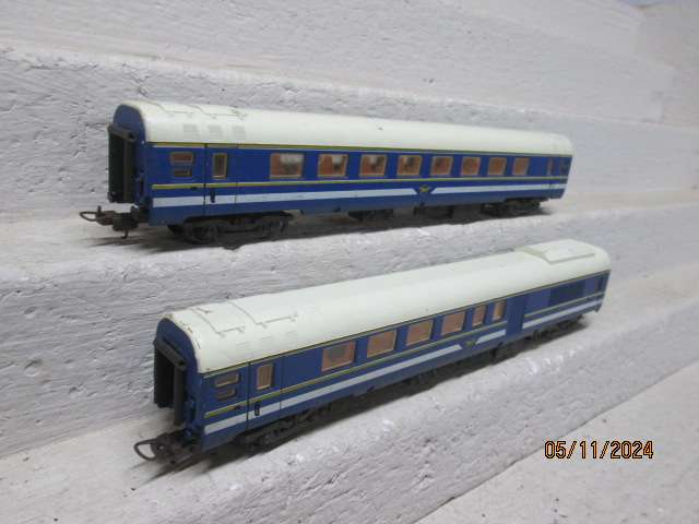 HO SCALE - LIMA - SAR - BLUE  TRAIN COACHES - X2