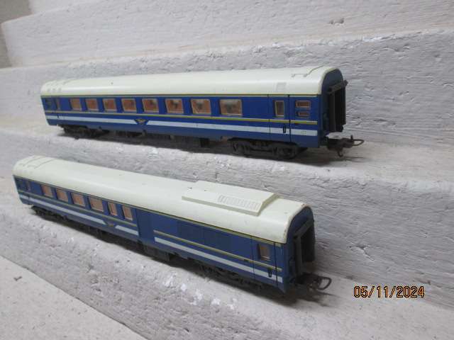 HO SCALE - LIMA - SAR - BLUE  TRAIN COACHES - X2
