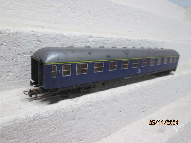 HO SCALE - ROCO - DB - BLUE PASSENGER COACH