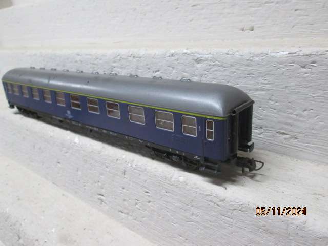 HO SCALE - ROCO - DB - BLUE PASSENGER COACH