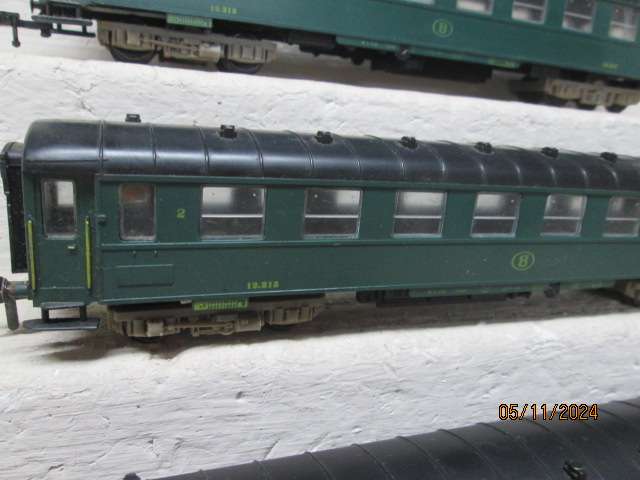 HO SCALE - FLEISCHMANN - GREEN PASSENGER COACHES - X4