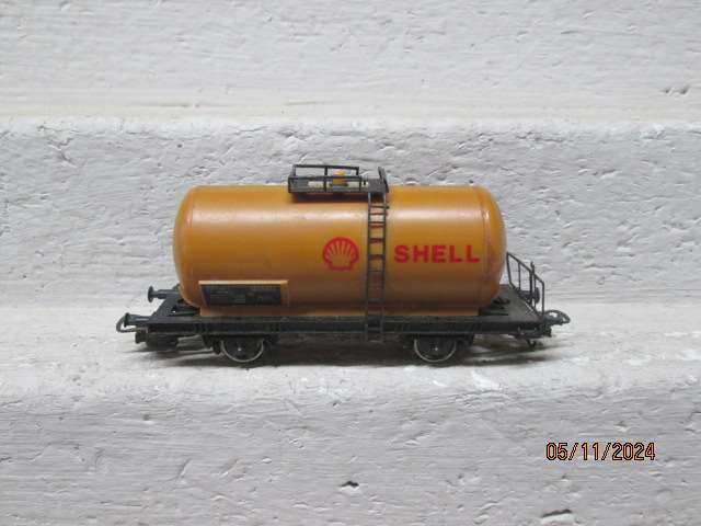 HO SCALE - LIMA - SHELL TANKER WAGON