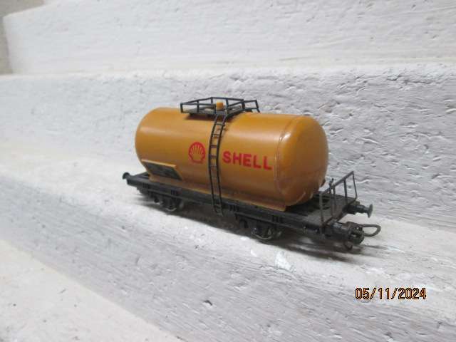HO SCALE - LIMA - SHELL TANKER WAGON