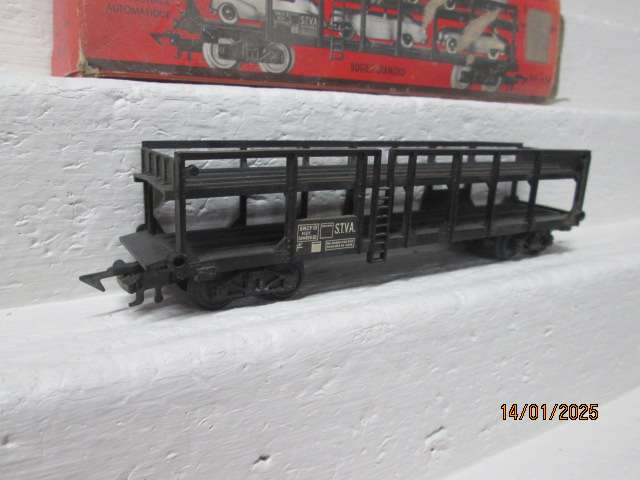 HO SCALE : JOUEF : CAR CARRIER WAGON- BOXED