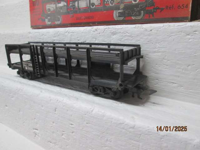 HO SCALE : JOUEF : CAR CARRIER WAGON- BOXED