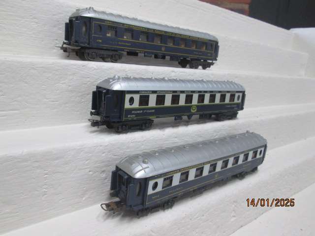 HO SCALE - LIMA - ORIENT EXPRESS - COACHES - X3