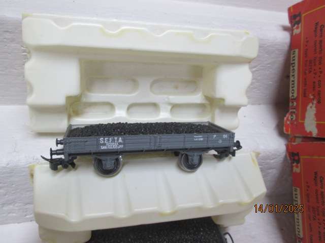 HO SCALE - RIVEROSSI - X2 OPEN GOODS WITH COAL LOAD - BOXED