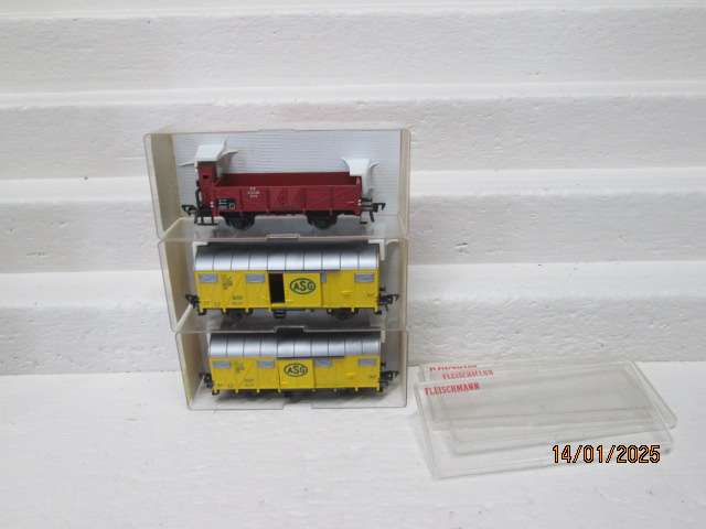 HO SCALE - FLEISCHMANN - X3 GOODS WAGONS - BOXED