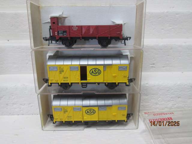 HO SCALE - FLEISCHMANN - X3 GOODS WAGONS - BOXED