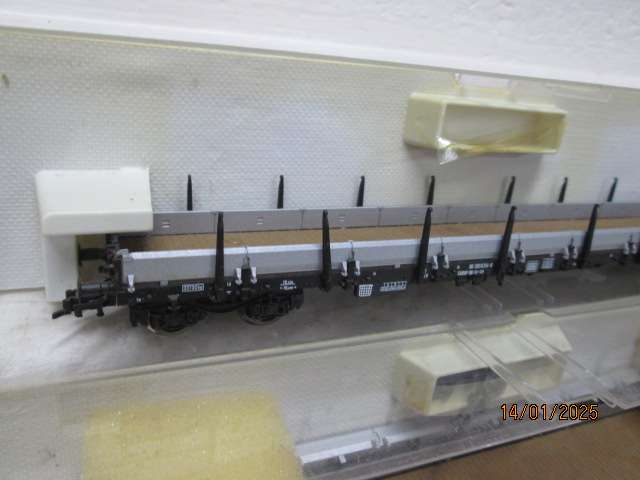 HO SCALE - FLEISCHMANN - X2 LONG FLAT WAGONS - BOXED