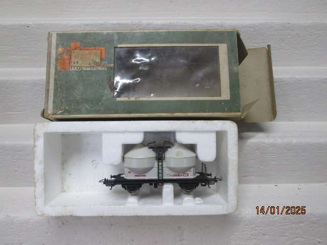 HO SCALE - LIMA - TWIN TANKER  - BOXED