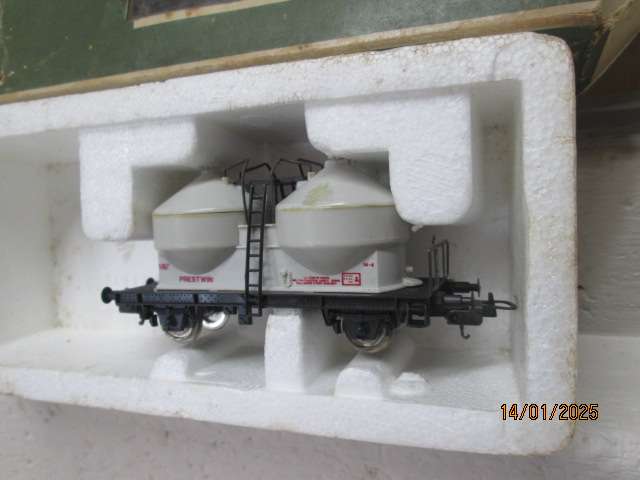 HO SCALE - LIMA - TWIN TANKER  - BOXED